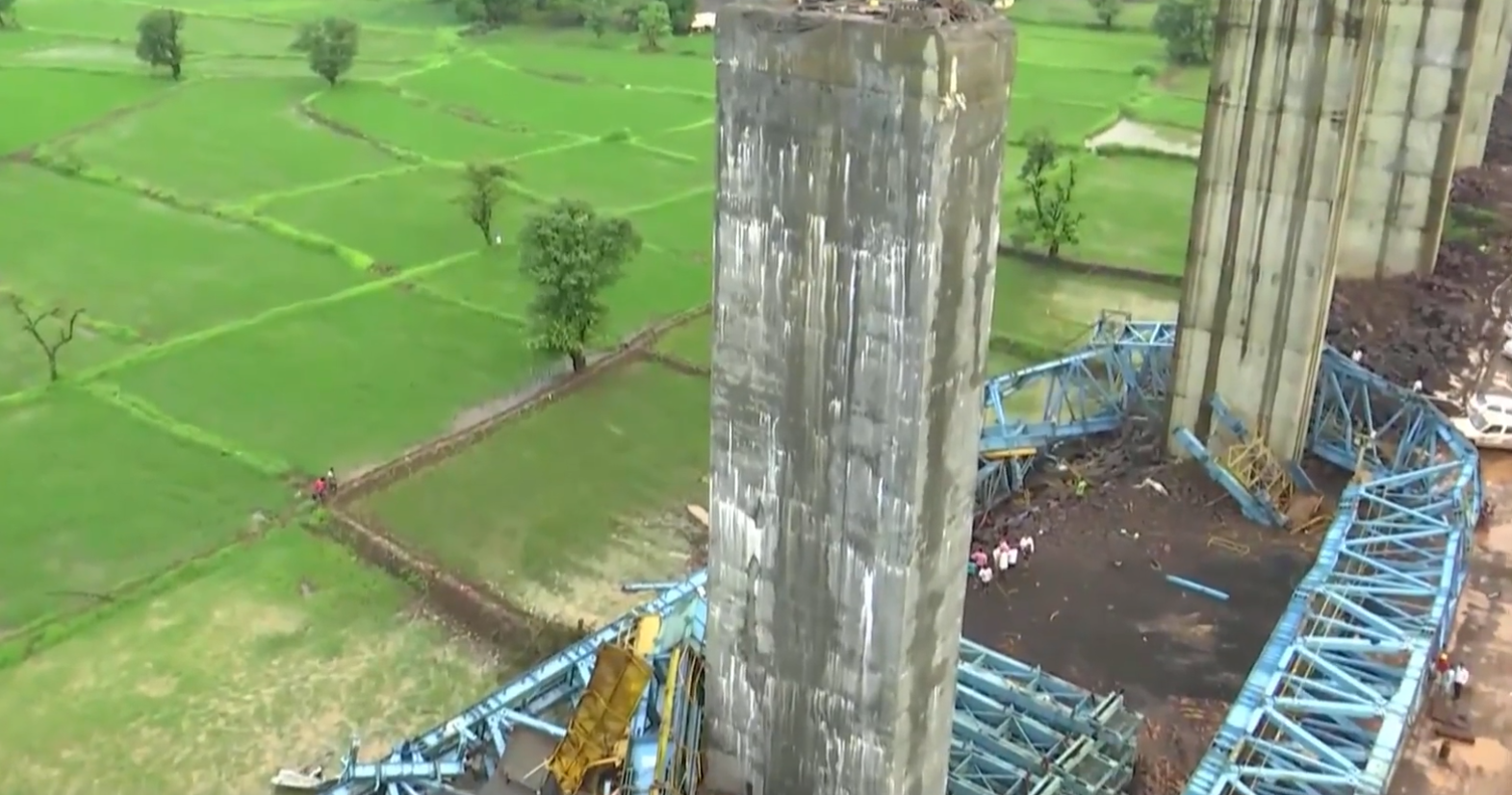 Poginulo 16 ljudi usljed pada krana