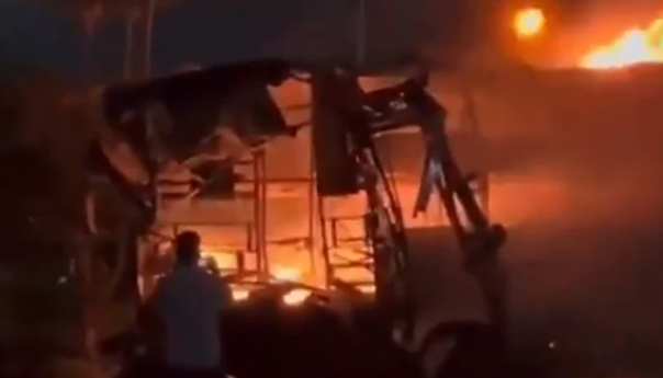 Poginulo najmanje 12 ljudi kada se zapalio autobus, više od 30 povrijeđeno