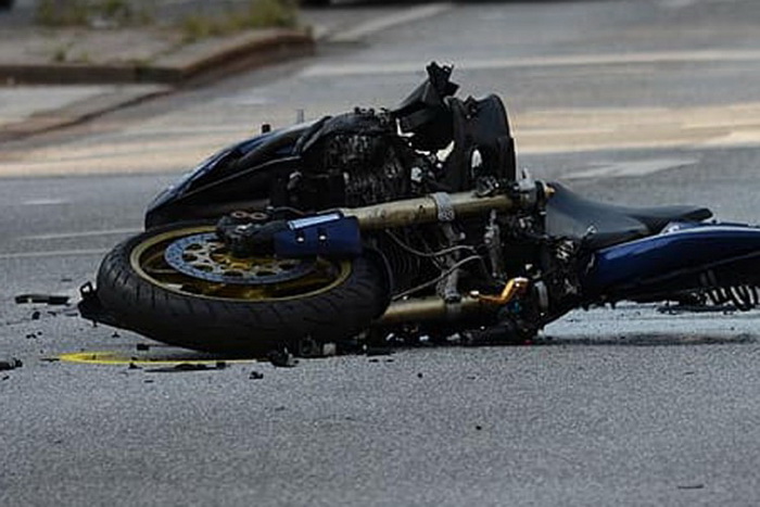 Poginuo maloljetnik na motociklu u Ceranima