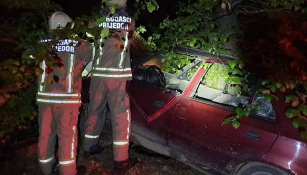 Poginuo vozač nakon slijetanja s puta kod Prijedora