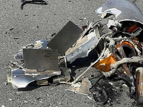 Poginuo vozač u Dubaiju, krhotine projektila pale na automobil