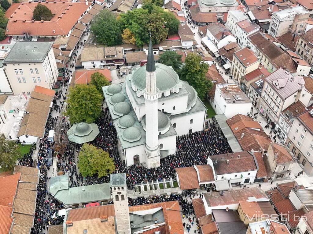 Pogled iz zraka na dženazu Halida Bešlića