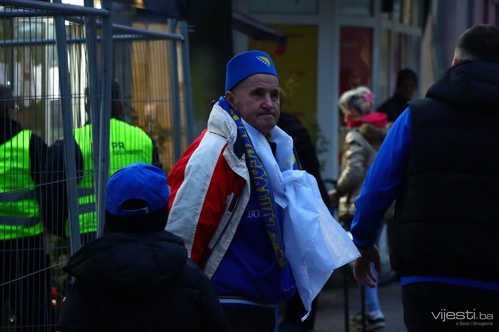 Pogledajte atmosferu na ulicama Zenice prije utakmice