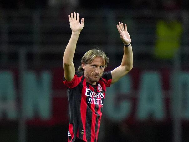 Pogledajte kako je Modrića pozdravilo 70.000 ljudi na debiju