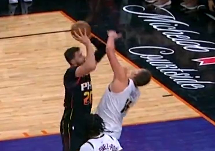 Pogledajte kako je Nurkić udarcem u glavu nokautirao Jokića