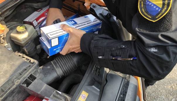 Pogledajte kako je Trebinjac 'adaptirao' kombi za šverc cigareta