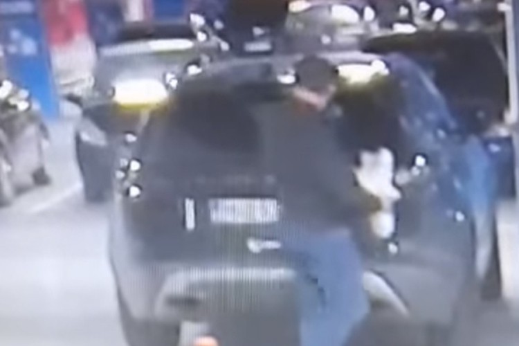 Pogledajte kako je zapaljen skupocjeni Range Rover banjalučke starlete