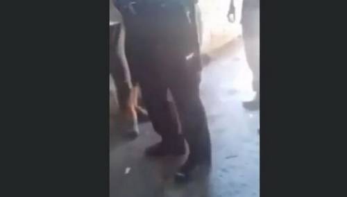 Pogledajte kako policajac u Krajini upozorava migrante da ne prave probleme