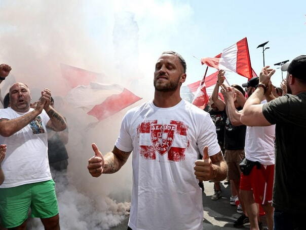 Pogledajte kako su navijači Crvene zvezde dočekali Arnautovića