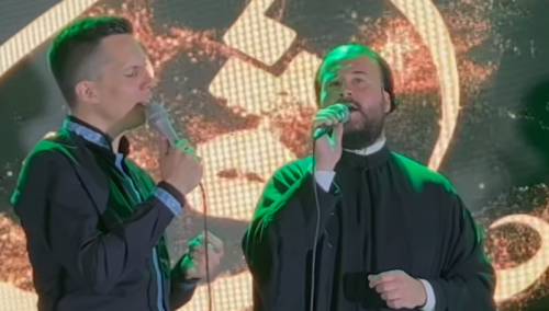 Pogledajte kako trebinjski đakon Branislav Rajković i Armin Muzaferija uče ilahiju