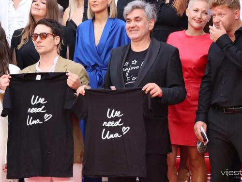 Pogledajte ko je večeras sve prošetao crvenim tepihom