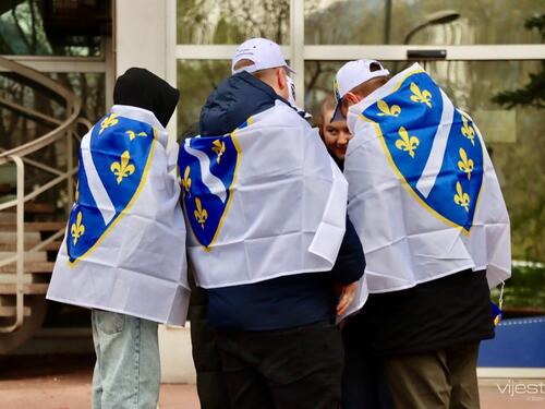 Pogledajte prizore iz Zenice: More zastava na ulicama