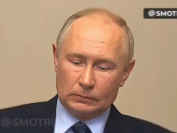 Pogledajte Putinovu reakciju dok mu govore da Ukrajinci napadaju Kursk