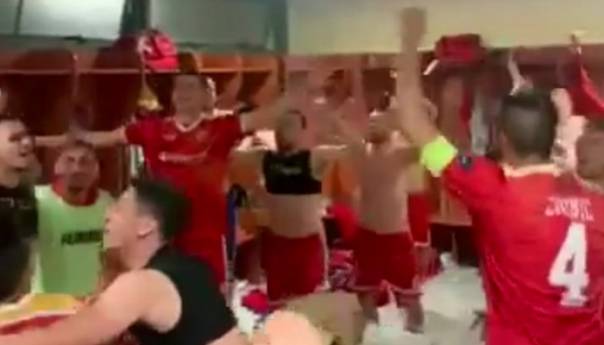 Pogledajte slavlje igrača Veleža u svlačionici nakon eliminacije AEK-a