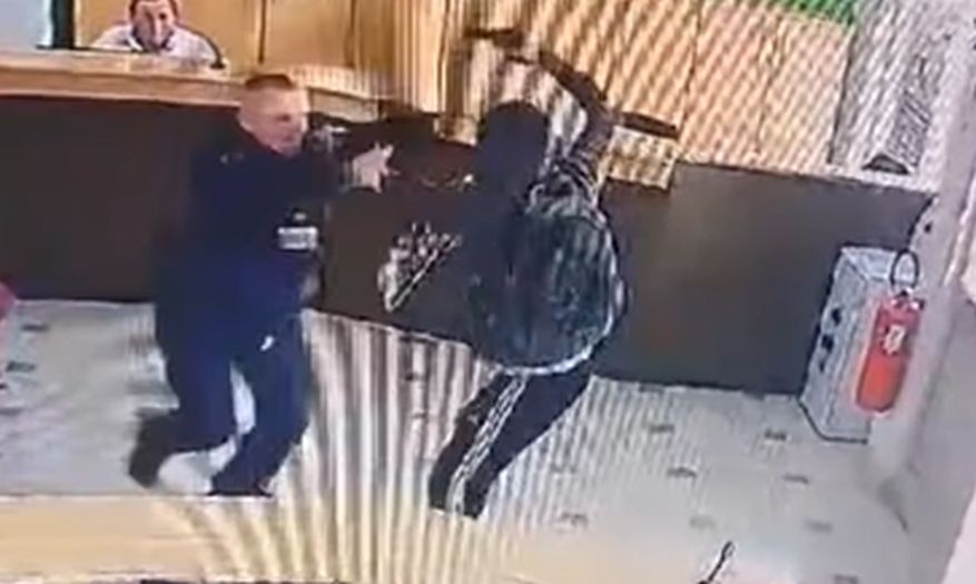Pogledajte snimak pljačke banke u Mostaru, zaštitar savladao razbojnika