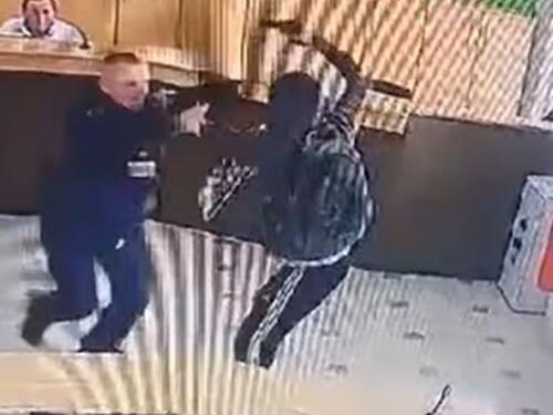 Pogledajte snimak pljačke banke u Mostaru, zaštitar savladao razbojnika