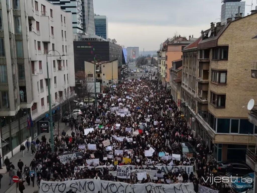 Pogledajte snimke dronom s masovnog protesta u Sarajevu