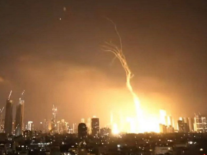 Pogledajte snimke iranskog napada na Izrael