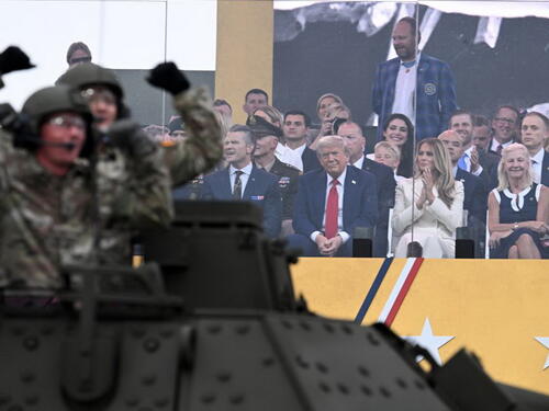 Pogledajte Trumpovu paradu, vojska pokazala robotske pse, tenkove...