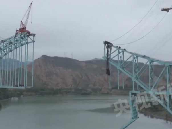 Pogledajte video stravičnog rušenja mosta u kojem je poginulo 12 radnika