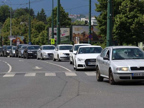 Pojačan intenzitet saobraćaja širom BiH i na graničnim prelazima tokom vikenda
