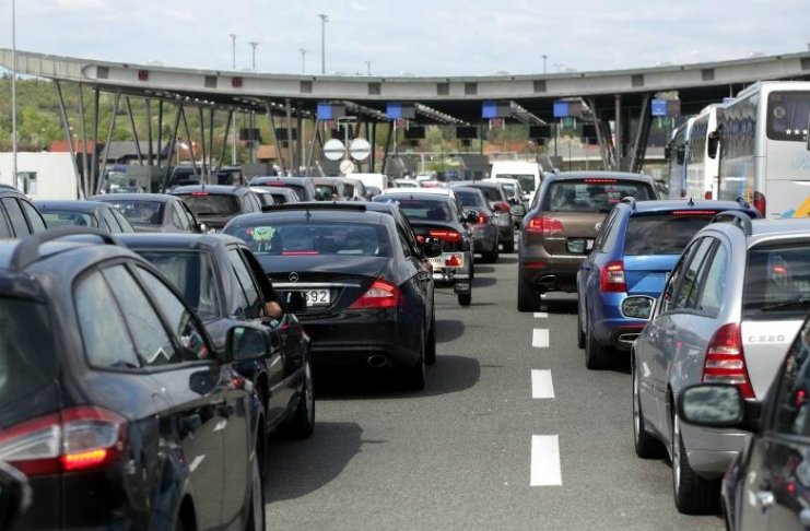 Pojačan promet i duge kolone na graničnim prijelazima na izlazu iz BiH