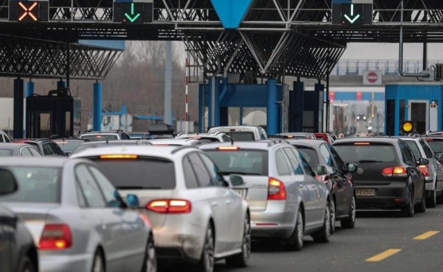 Pojačan promet na graničnim prelazima u odnosu na jutros