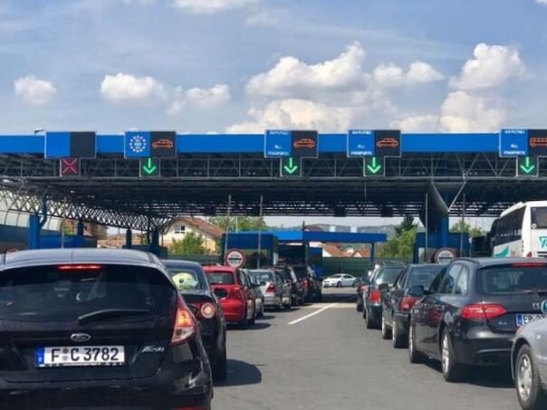 Pojačan promet na graničnim prijelazima na izlazu iz BiH