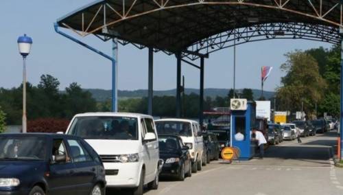 Pojačan promet na izlazu iz BiH na GP B. Gradiška, B. Dubica i Deleuša