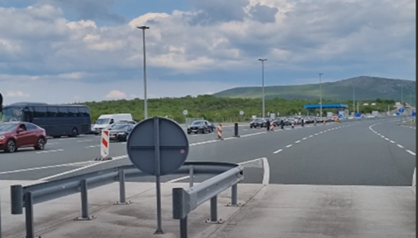 Pojačan promet prema jugu i na graničnim prelazima