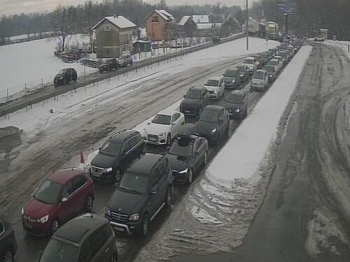 Pojačan promet putničkih vozila na izlazu iz BiH na graničnim prelazima Dubica, Gradina i Gradiška