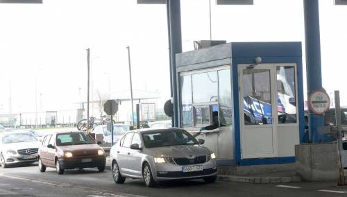 Pojačan promet vozila, duge kolone na graničnim prelazima