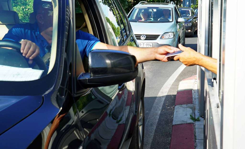Pojačan promet vozila i duge kolone na izlazu iz BiH