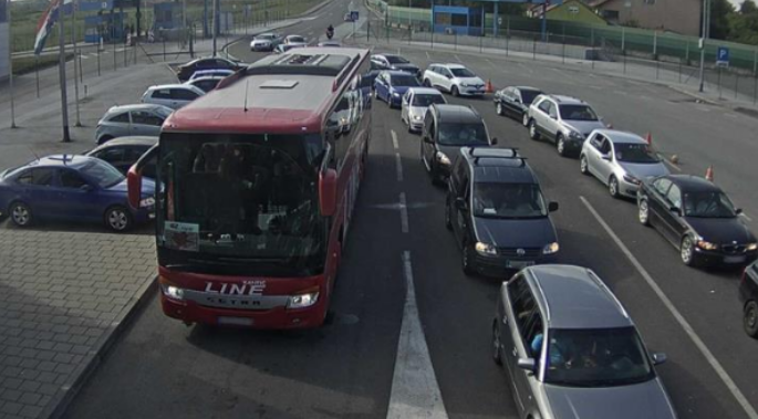 Pojačan promet vozila na graničnim prelazima, oštećen most prema GP Uvac
