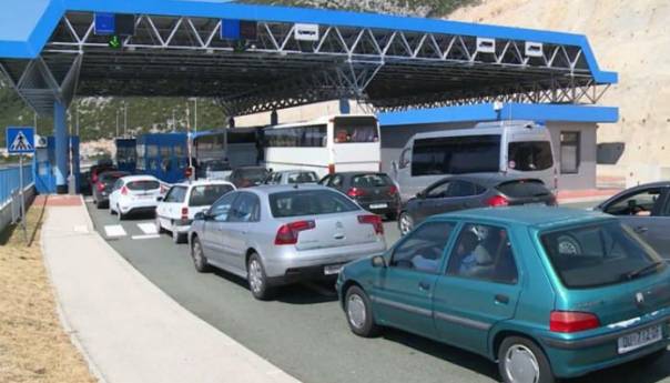 Pojačan promet vozila na graničnim prijelazima na izlazu iz BiH