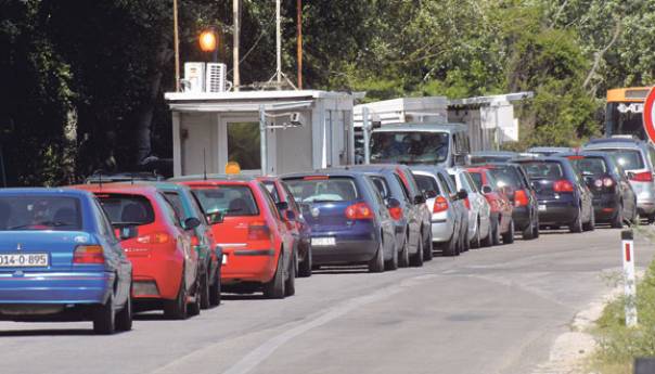 Pojačan promet vozila na graničnim prijelazima na izlazu iz BiH