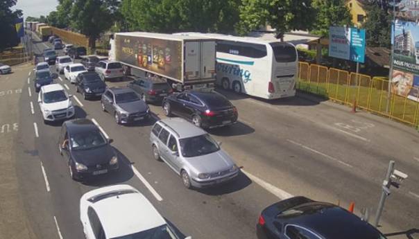 Pojačan promet vozila na izlazu iz BiH na GP Bosanska Gradiška