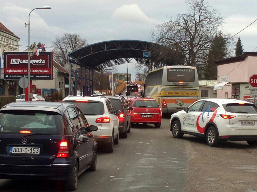 Pojačan promet vozila na izlazu iz BiH na graničnom prelazu Bosanska Gradiška