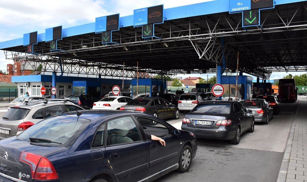 Pojačan promet vozila na izlazu iz BiH na pojedinim graničnim prijelazima