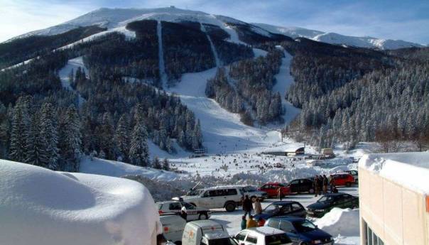 Pojačan promet vozila na ski centrima i zimskim izletištima