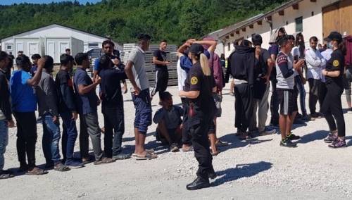 Služba za poslove sa strancima naredila protjerivanje 46 ilegalnih migranta iz BiH