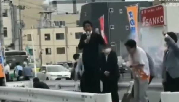 Pojavio se novi snimak atentata na bivšeg japanskog premijera