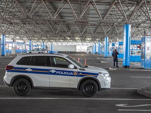 Policajac neovlašteno pečatio pasoš Bosancu