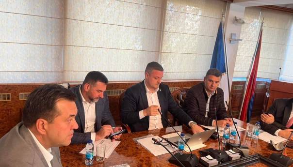 Pokret za državu formira Klub u NSRS: 'Ne slušamo sarajevsku čaršiju'