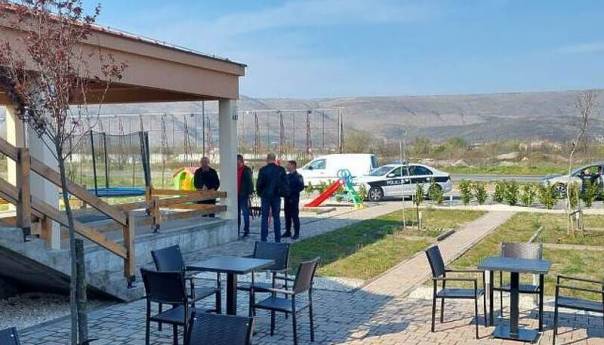 Pokušaj paljenja kafića povratničke porodice u Ortiješu