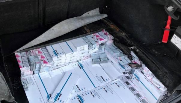 Pokušao prokrijumčariti 2.845 kutija cigareta