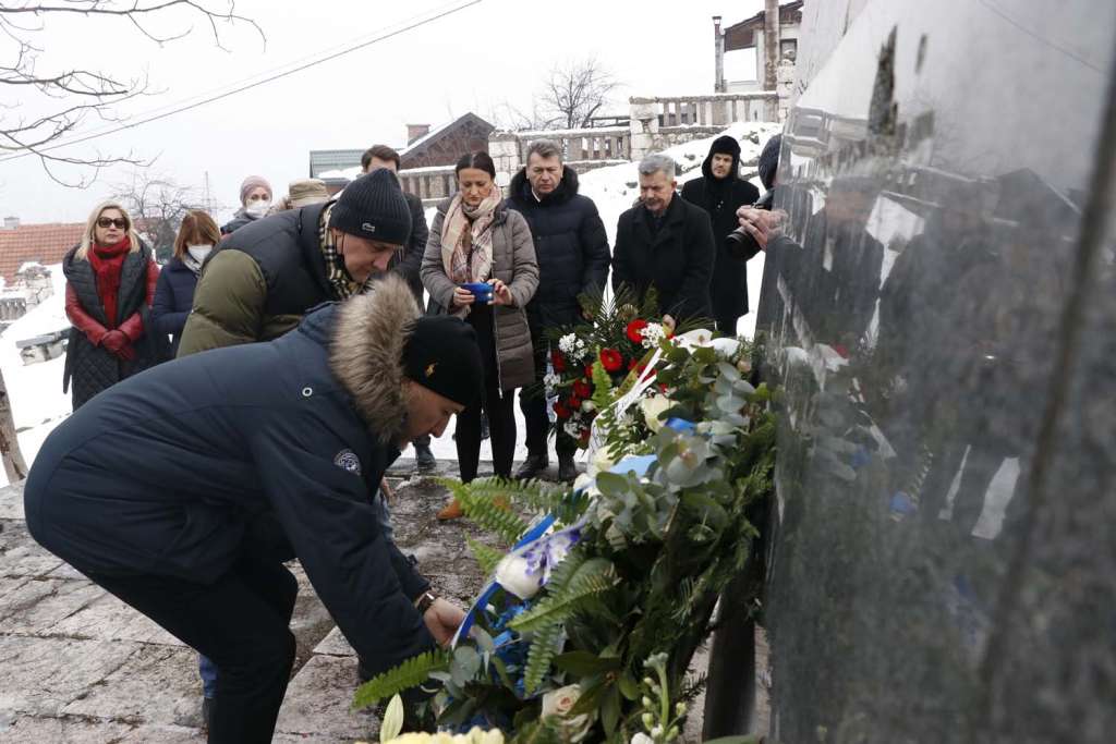 Polaganje cvijeća na groblje 'Borak', sjećanje na žrtve holokausta