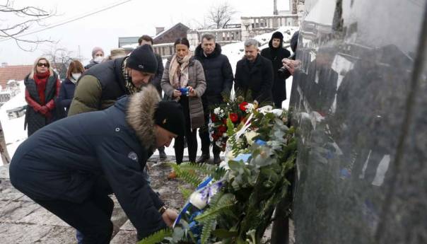 Polaganje cvijeća na groblje 'Borak', sjećanje na žrtve holokausta