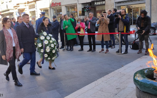 Polaganjem cvijeća i odavanjem počasti obilježen Dan grada Sarajeva