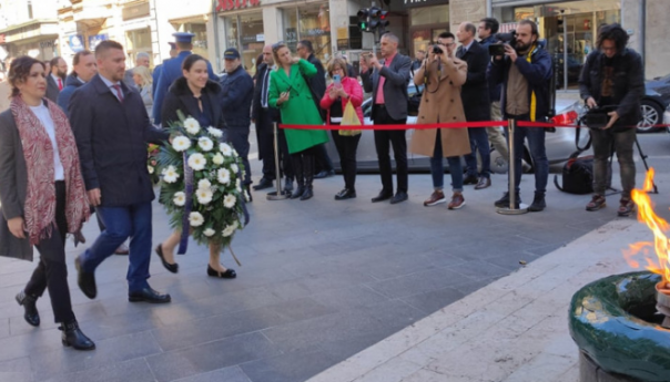 Polaganjem cvijeća i odavanjem počasti obilježen Dan grada Sarajeva
